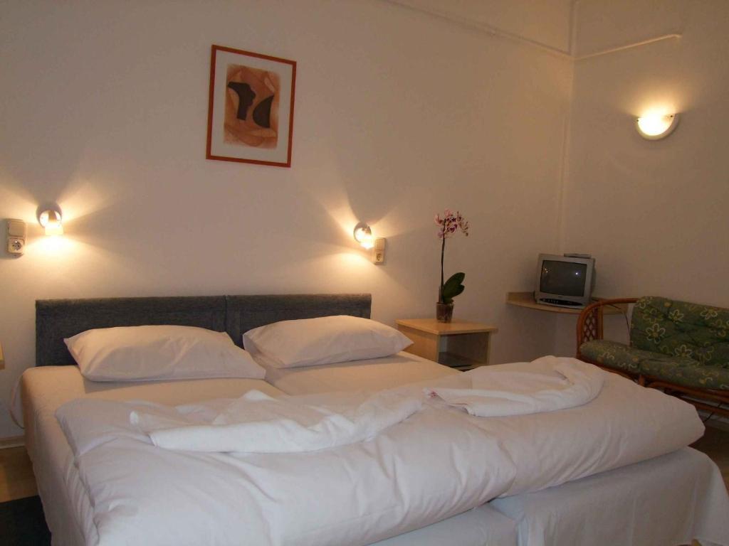 زاماردي Hotel Platan الغرفة الصورة